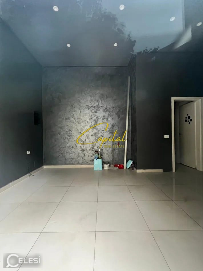 DYQAN ME QIRA 26 M2 ISH PARKU 35.000 LEKE – Parku