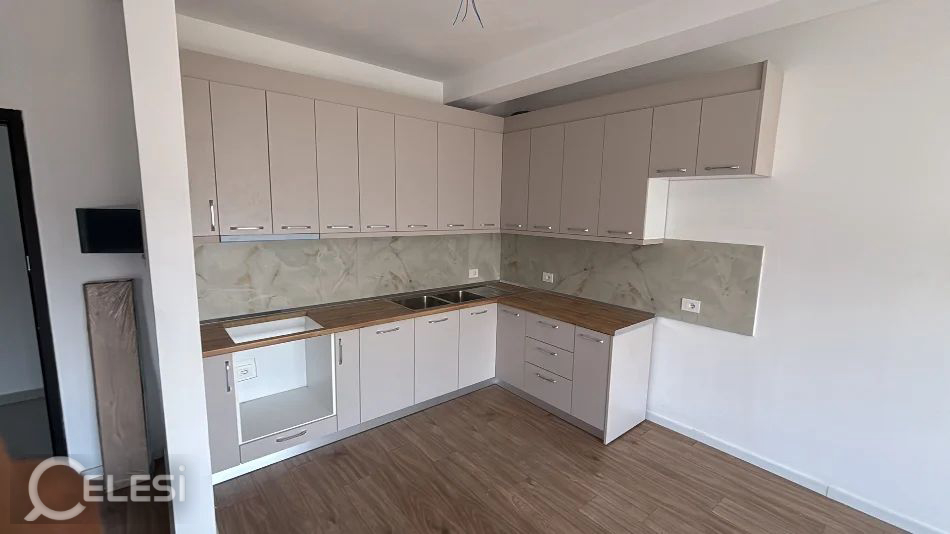 Jepet apartament 1+1 , per zyre me qira tek Rruga 5 Maji , Rruga Sadaudin Bektashi . – 5 Maji