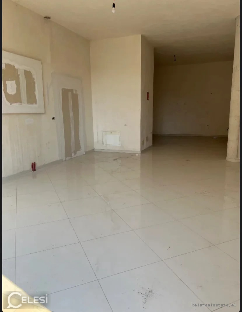 Magazine Me Qera Ne 5 Maji (ID BM347) Tirane – 5 Maji