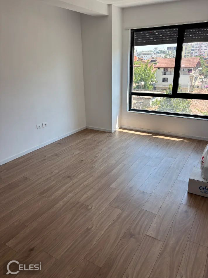 Jepet apartament 1+1 me qira tek Rruga 5 Maji , Rruga Sadaudin Bektashi , Ne fund fare te rruges , 5 maji , tek rreth rrotullimi . – 5 Maji