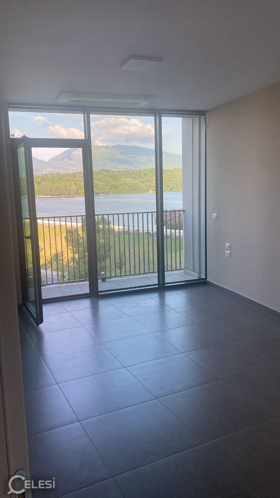 Jepet me qera zyre tek Lake View – Liqeni Artificial