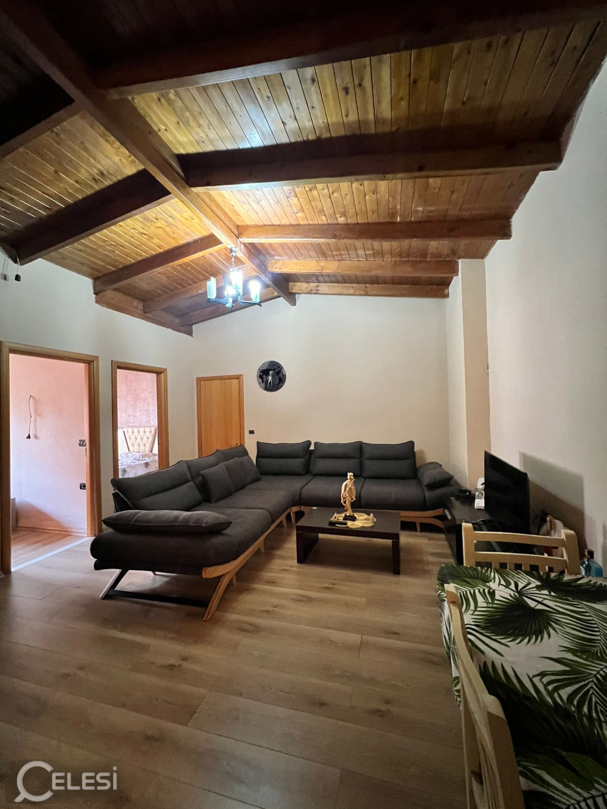 Shiten 2 apartamente tek Komuna e Parisit – Komuna Parisit