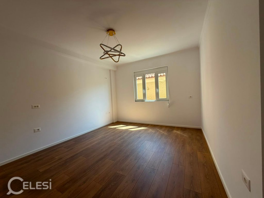 Shitet, Apartament 1+1, Rruga Dritan Hoxha, Tiranë. – Laprakë