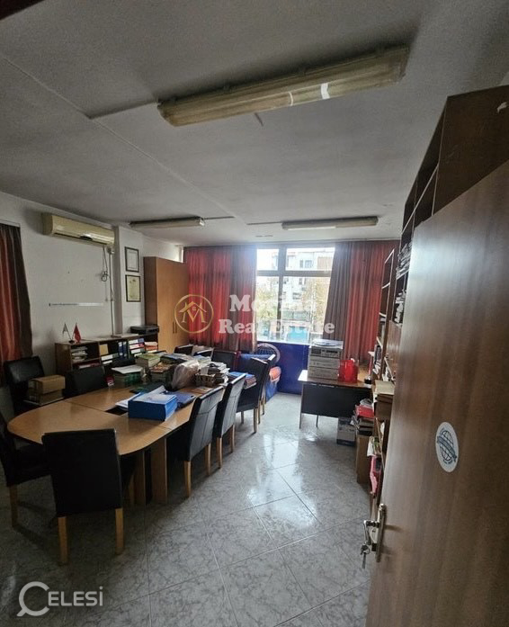 Qera | Ambjent Biznesi | Rruga Bardhyl | 1400 €/muaj – Rruga Bardhyl