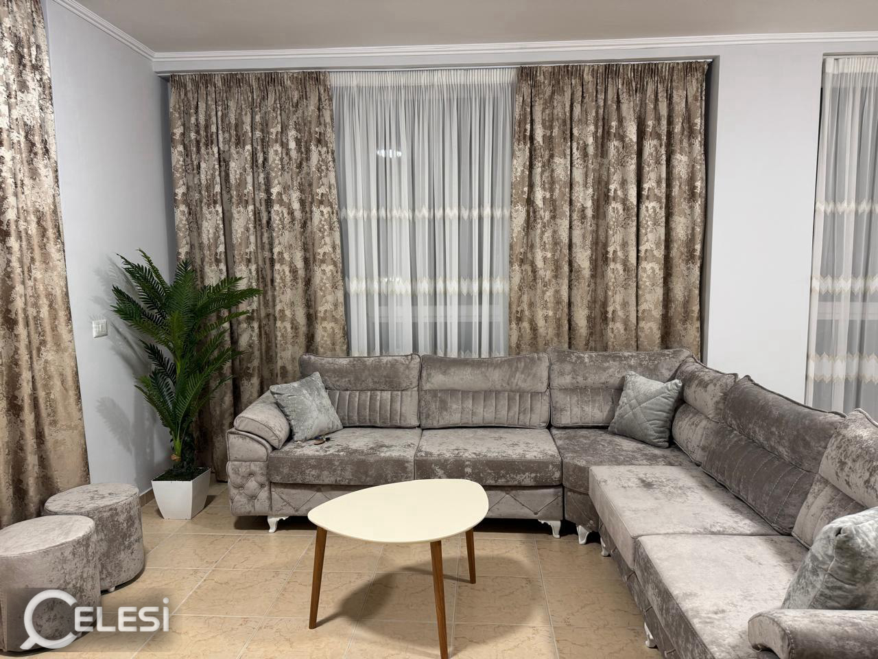 Bulevardi i Ri jepet me qera apartament 2+1+2+2poste parkimi,i mobiluar – Stacioni i Trenit