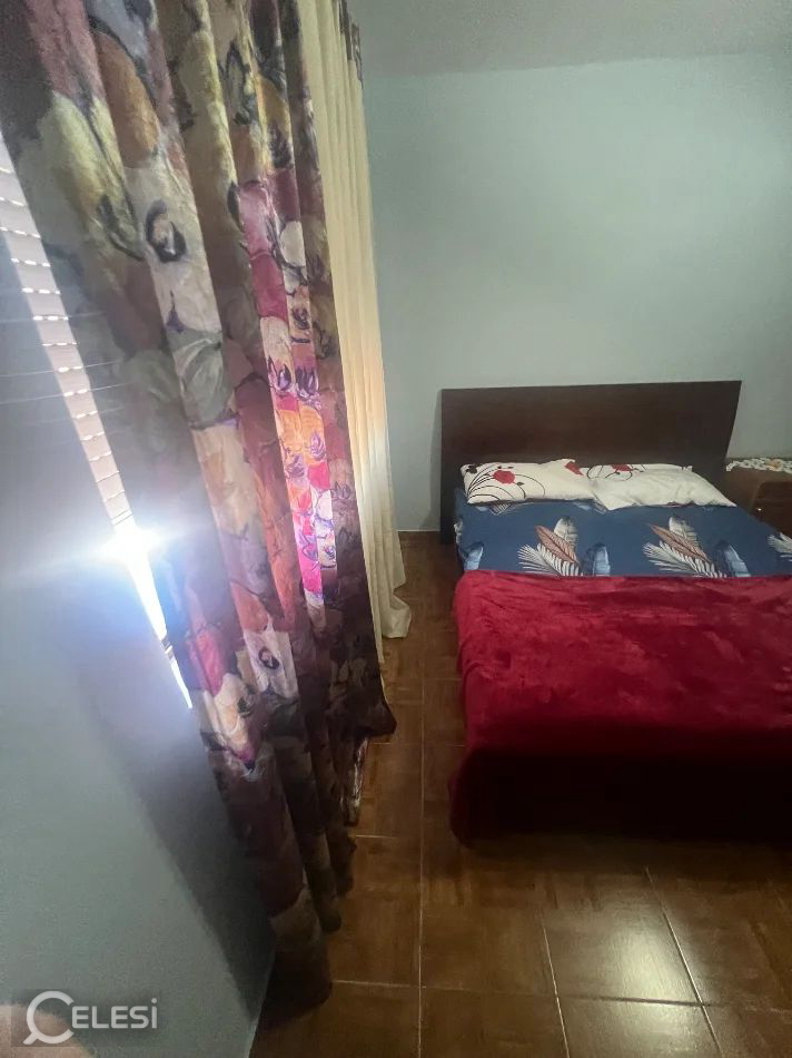 Jepet me qera nje Shtepi ne pallat parafabrikat afer QSUT nga ana e pedriatis edhe Spitalit te Neurologjis – Oxhaku