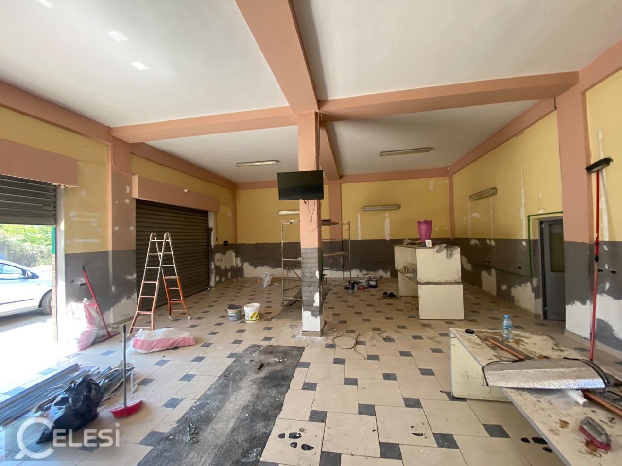 Jepet ambient biznesi+Parking 900 m2+Apartament 3+1 te mobiluar me qira ne Kashar , prane Top Channel , Astir , Yzberisht . – Astir