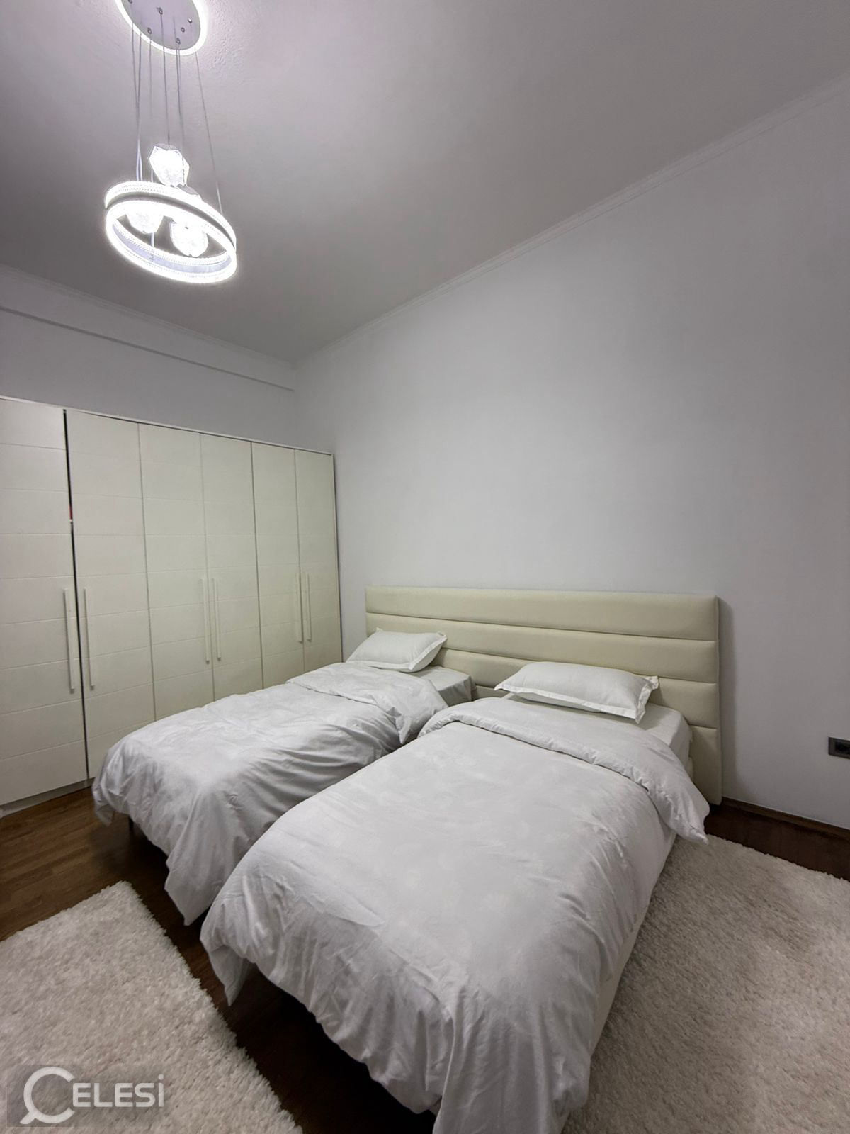 Jepet apartament 2+1+2 me qira tek Rruga e Barrikadave , prane Sheshit Skenderbej , Qender . – Sheshi Skënderbej (Qendër)