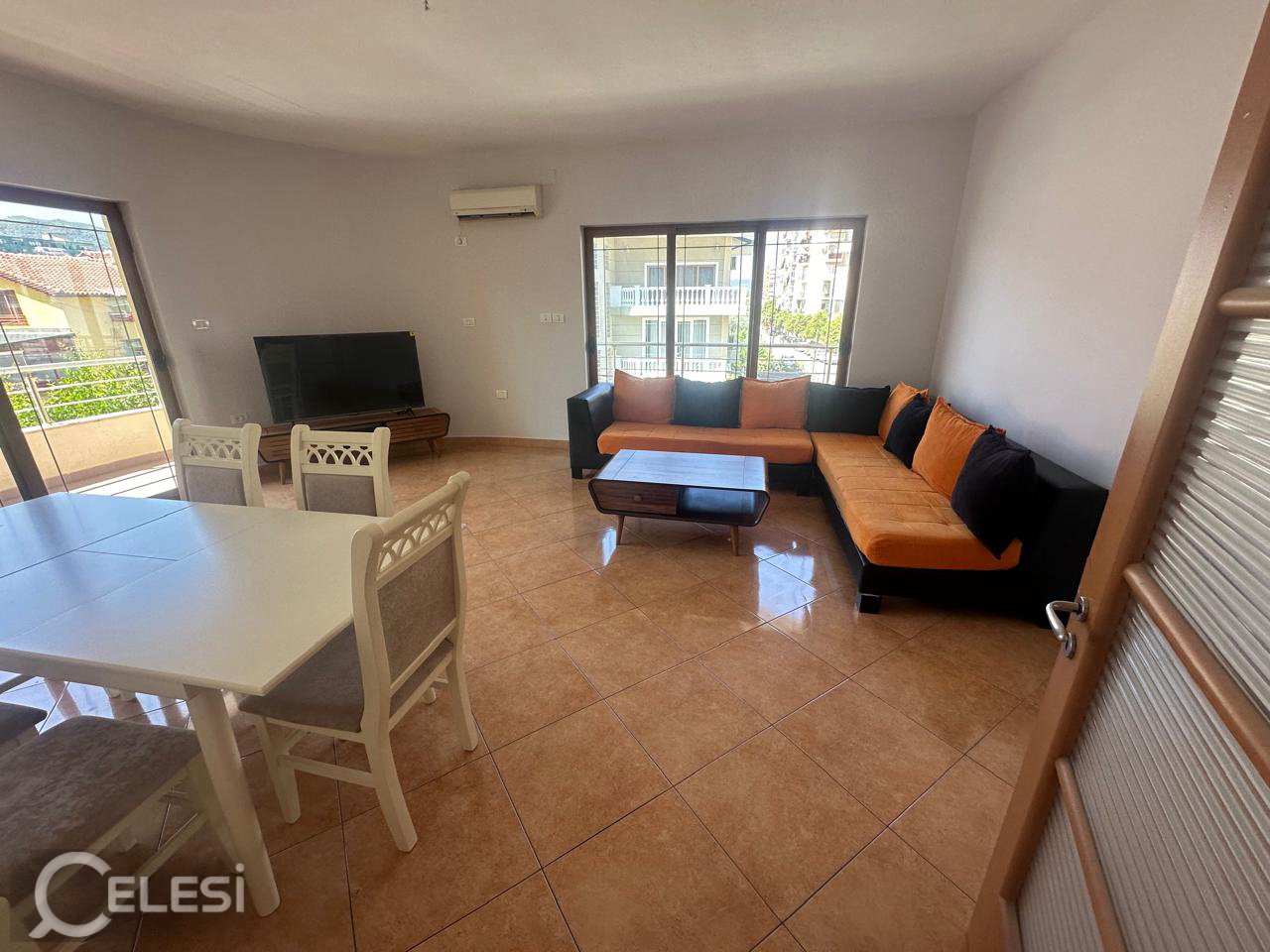 🏠Rruga e Kavajes,jepet me qera apartament 3+1+2,i mobiluar – Rruga Kavajës