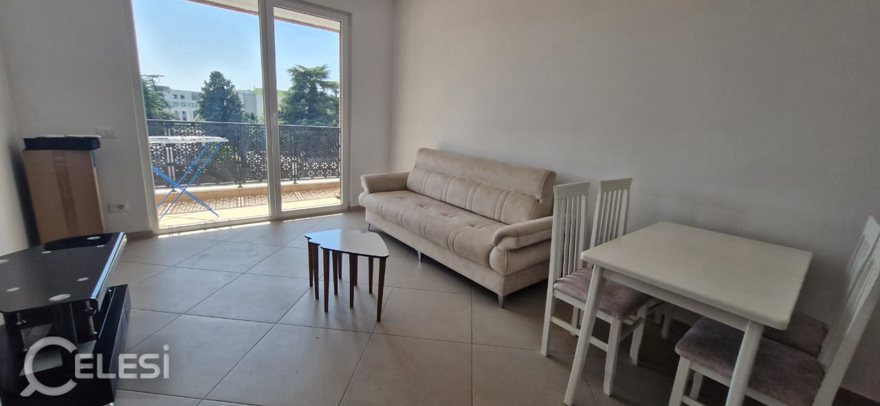 Jepet apartament 1+1+Post Parkimi me qira tek Rruga e Dibres , prane Spitali QSUT , Xhamlliu , Kinostudio , Shkolla e Bashkuar . – Kinostudio