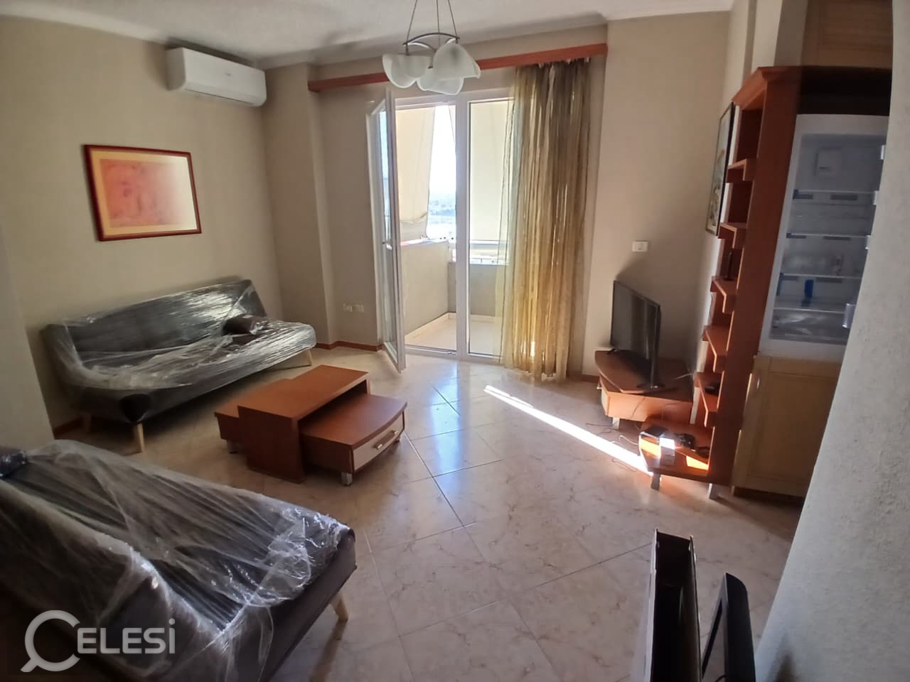 JEPET APARTAMENT ME QERA. Rruga e Kosovareve Apartament 2+1,92m2 – Qendër
