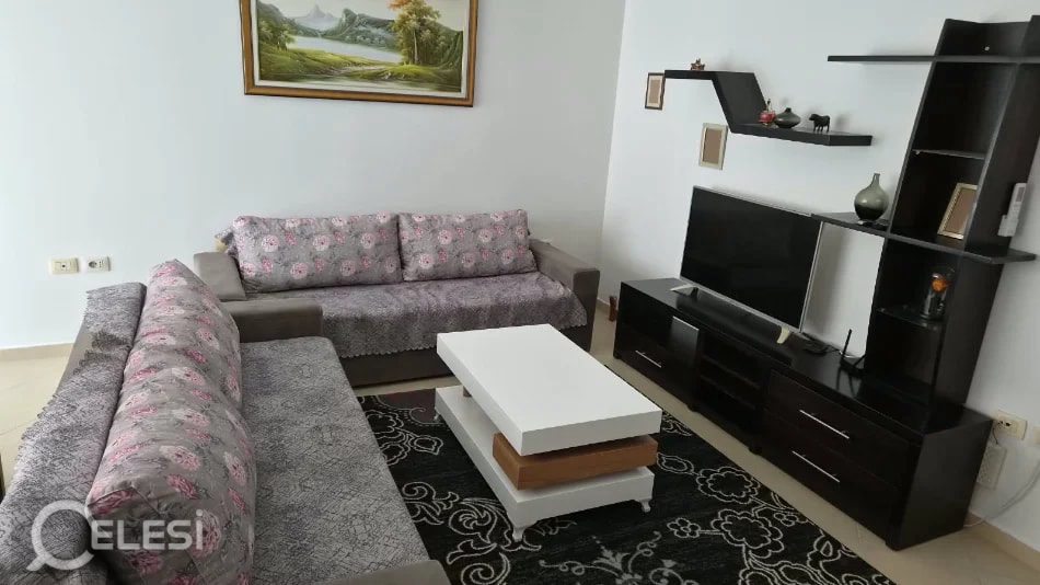 Qera | Apartament 2 + 1 | Rruga Sokrat Miho | 500 €/muaj – Tiranë