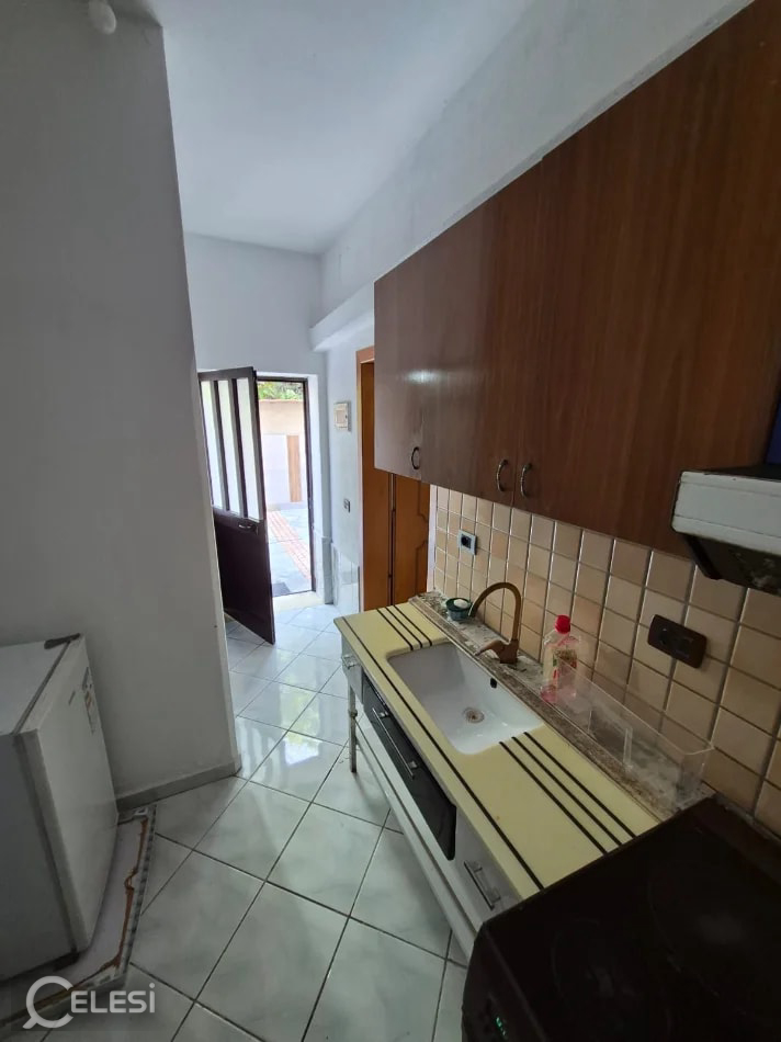 Qera | Garsoniere | Rruga Sadik Petrela | 300 €/muaj – Tiranë
