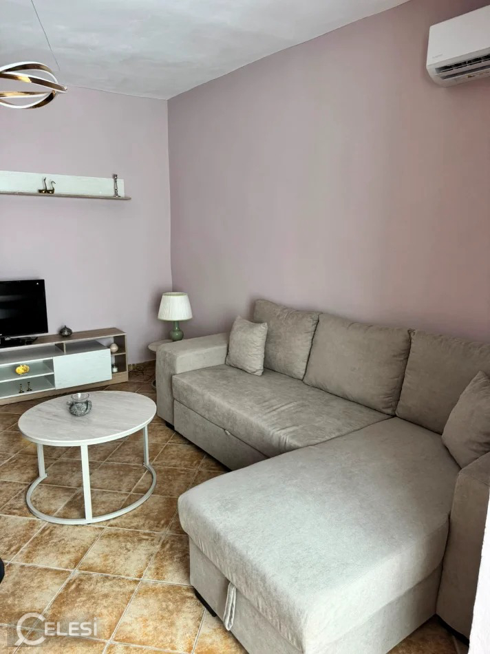 Jepet apartament 1+1 me qira tek Rruga e Dibres , Spitali QSUT , Allias , Shkolla e Bashkuar . – Shkolla e Bashkuar