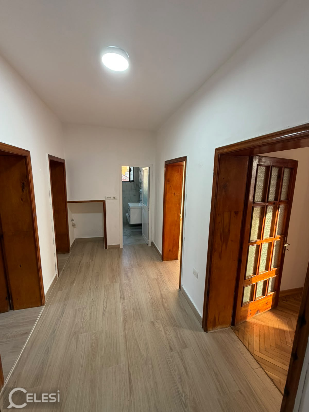 Jepet apartament per zyre ose banim me qira tek Rruga e Barrikadave . – Barrikada