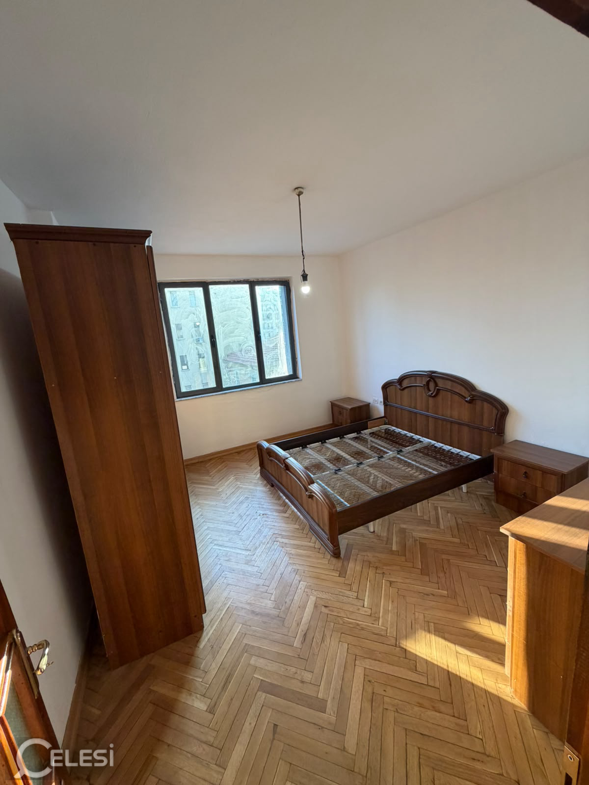 Jepet apartament per zyre ose banim me qira tek Rruga e Barrikadave . – Barrikada
