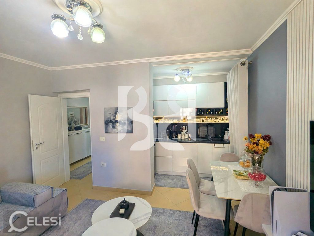 APARTAMENT PËR SHITJE 1+1 NË VLORË, ZONË QENDRORE – Qendër