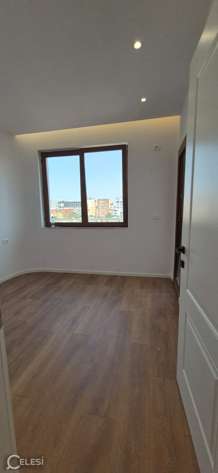 Shitet Apartament 2+1 ne rrugen Fadil Bodinaku pallat i ri me ashensor, Komuna e Parisit , Blloku i Vilave Selite , Vasil Shanto , Selite . – Blloku i Vilave Selitë