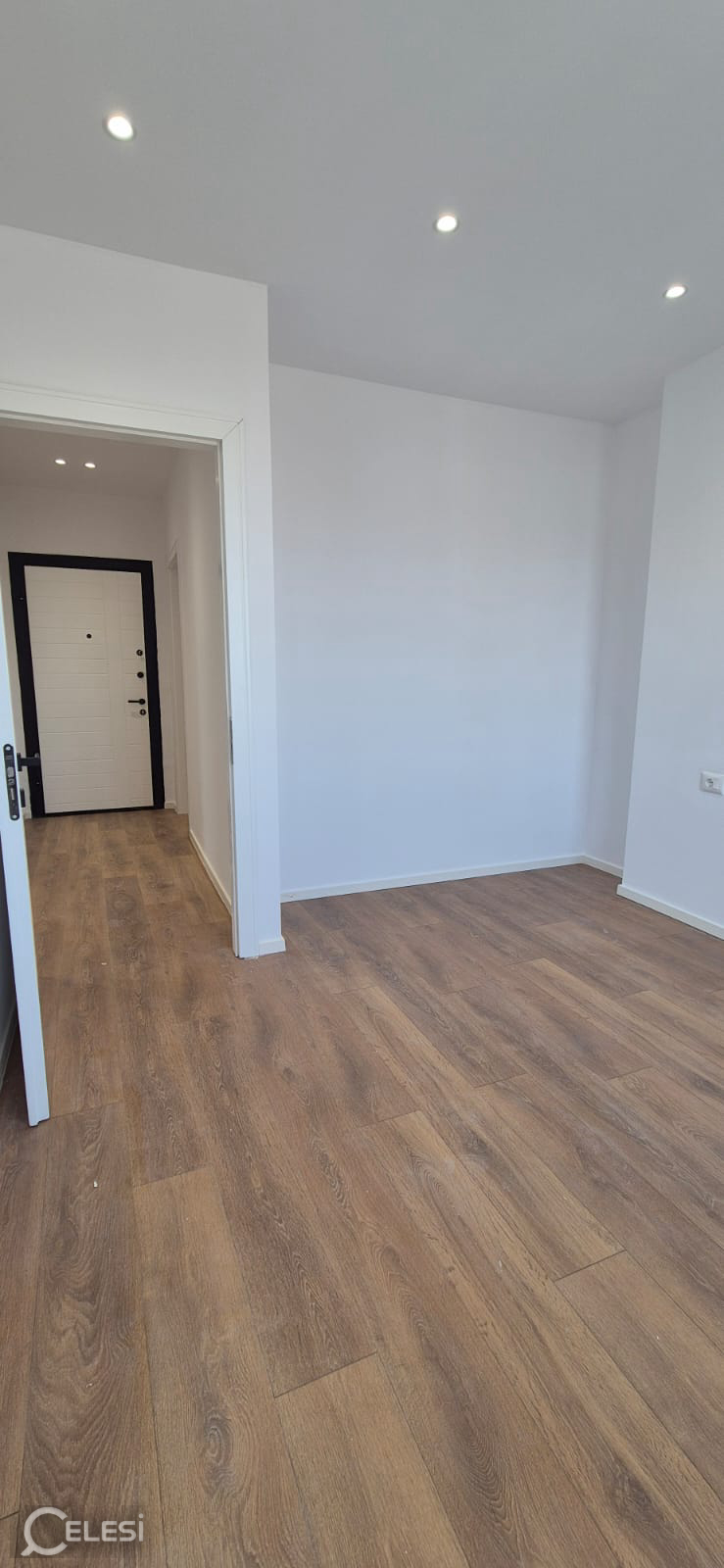 Shitet Apartament 2+1 ne rrugen Fadil Bodinaku pallat i ri me ashensor, Komuna e Parisit , Blloku i Vilave Selite , Vasil Shanto , Selite . – Blloku i Vilave Selitë